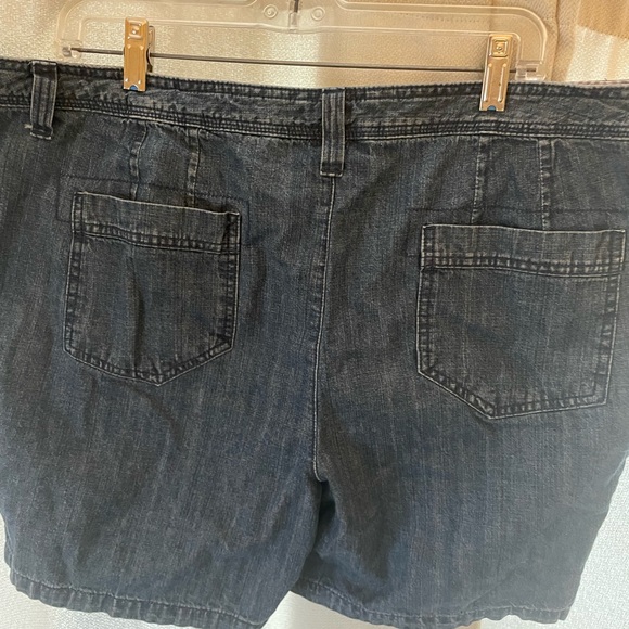 Natural reflections, denim shorts, size 18 W - Picture 2 of 3